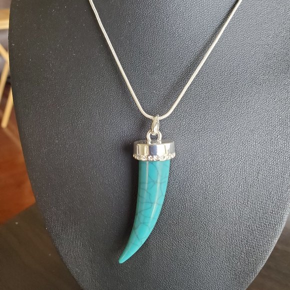 Avon Jewelry - Adjustable Horn Pendant Necklace